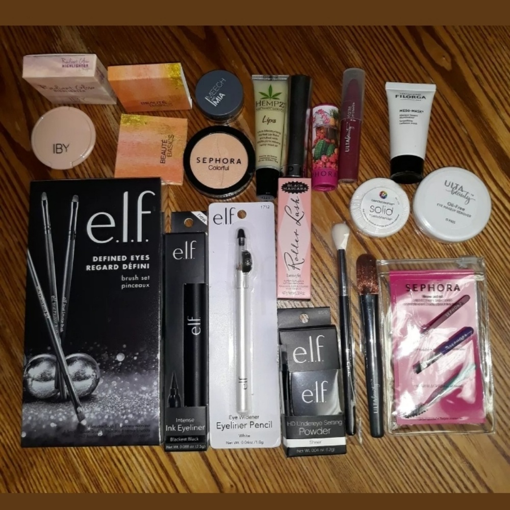 Assorted Makeup/Brush Lot 19 Pieces
